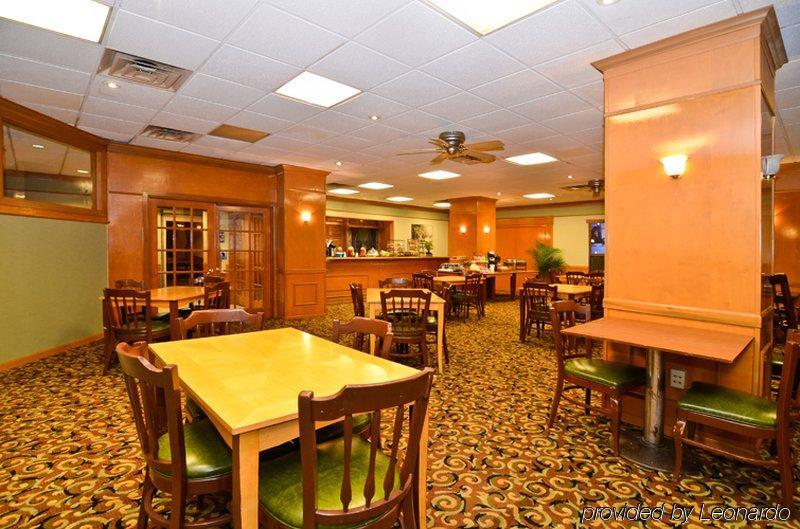 Fairfield Inn & Suites By Marriott Milwaukee Downtown Restoran fotoğraf