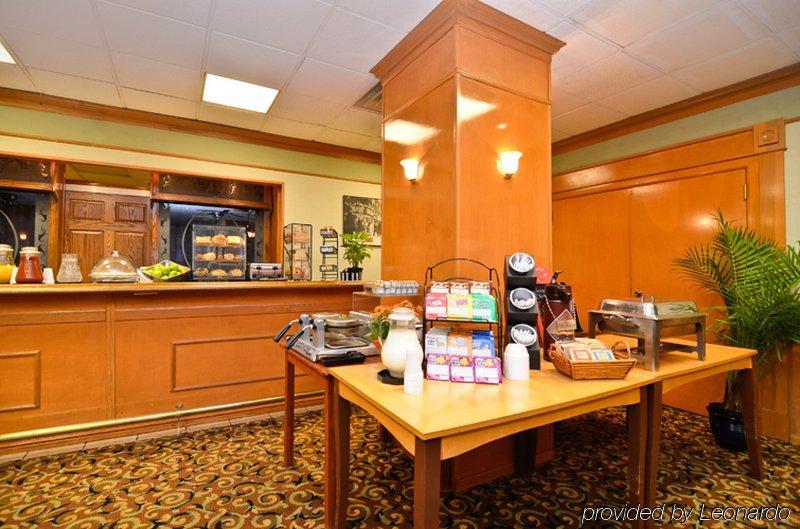 Fairfield Inn & Suites By Marriott Milwaukee Downtown Restoran fotoğraf